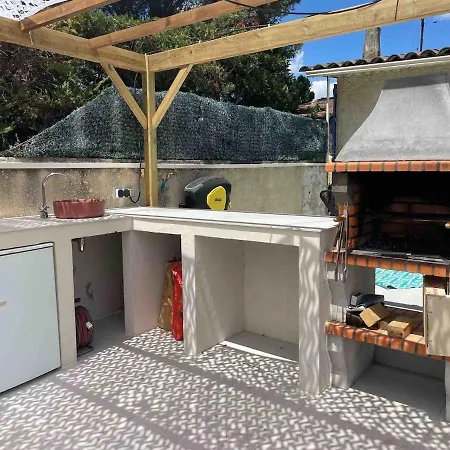 Spacious House With Swimming Pool 10 Min From Avignon 别墅